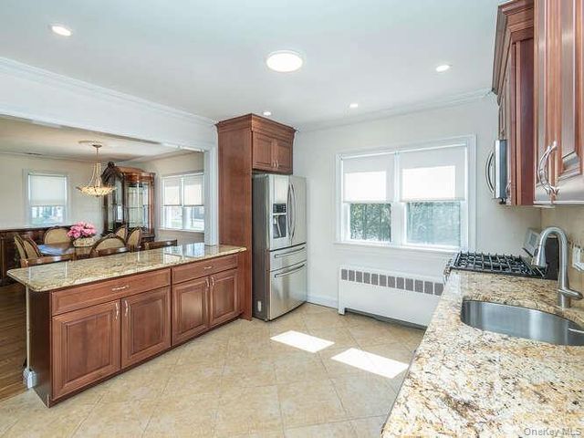 1 Roosevelt Street, Glen Cove, NY 11542