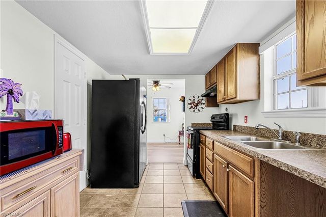 2420 Poinciana AVE, St. James City, FL 33956