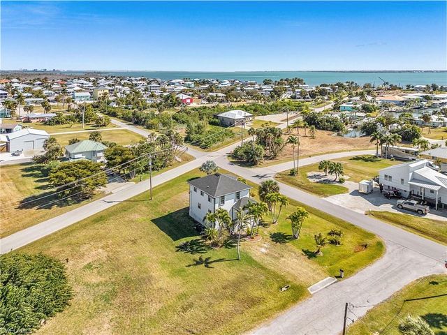 2420 Poinciana AVE, St. James City, FL 33956