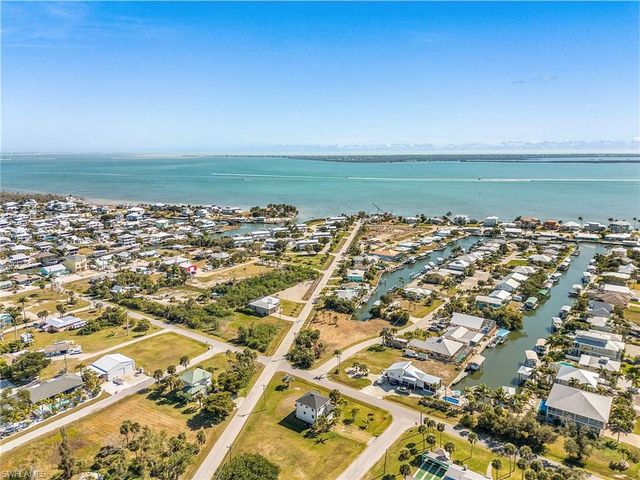 2420 Poinciana AVE, St. James City, FL 33956