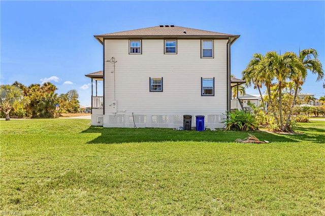 2420 Poinciana AVE, St. James City, FL 33956