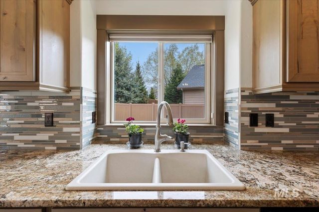 10168 W Whitecrest St, Star, ID 83669