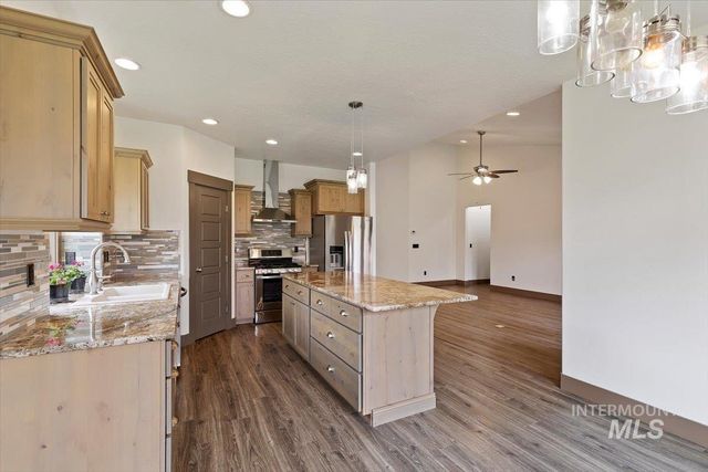 10168 W Whitecrest St, Star, ID 83669