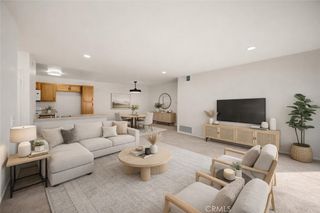 2521 W Sunflower Avenue R8, Santa Ana, CA 92704