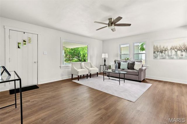 9 W Woodland Drive, East Alton, IL 62024
