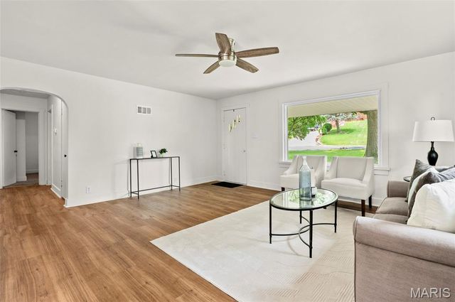 9 W Woodland Drive, East Alton, IL 62024