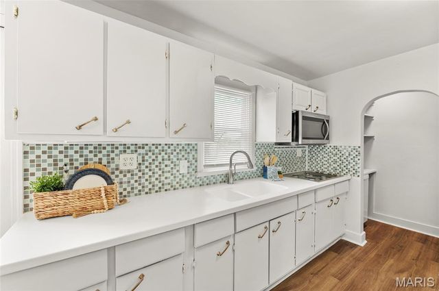 9 W Woodland Drive, East Alton, IL 62024