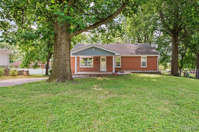 9 W Woodland Drive, East Alton, IL 62024