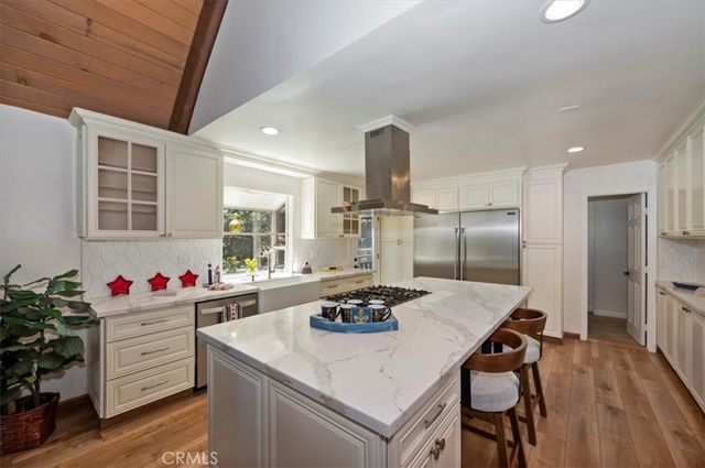 260 El Dorado Drive, Lake Arrowhead, CA 92352