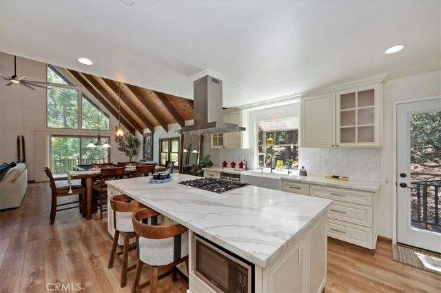 260 El Dorado Drive, Lake Arrowhead, CA 92352
