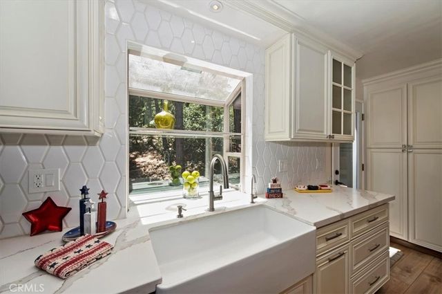 260 El Dorado Drive, Lake Arrowhead, CA 92352