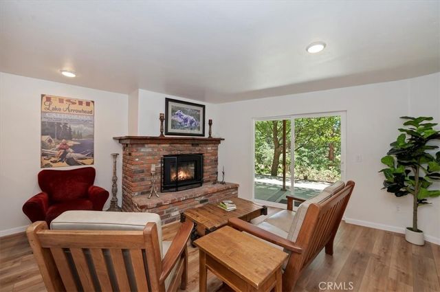 260 El Dorado Drive, Lake Arrowhead, CA 92352