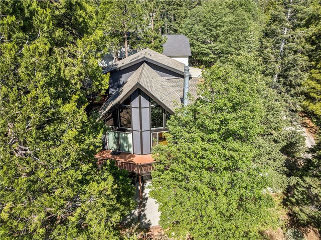 260 El Dorado Drive, Lake Arrowhead, CA 92352