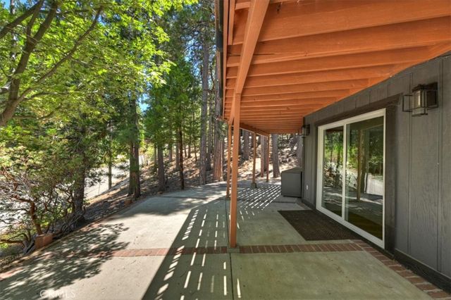 260 El Dorado Drive, Lake Arrowhead, CA 92352