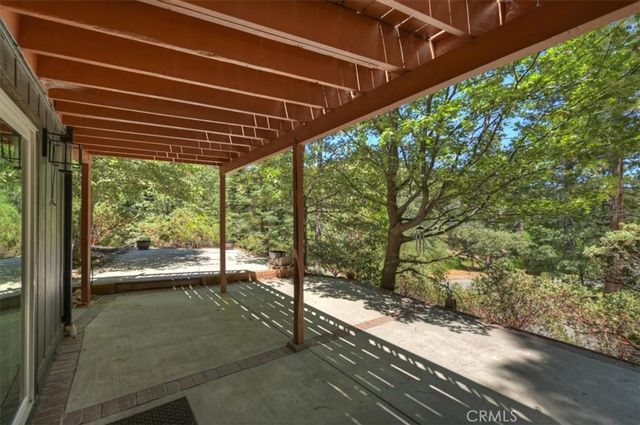 260 El Dorado Drive, Lake Arrowhead, CA 92352