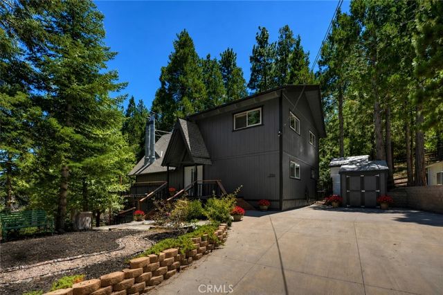 260 El Dorado Drive, Lake Arrowhead, CA 92352