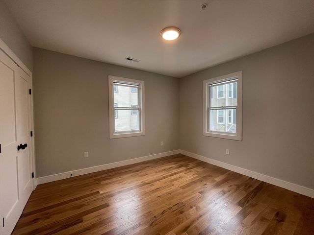 199 Boylston St 199, Brookline, MA 02445