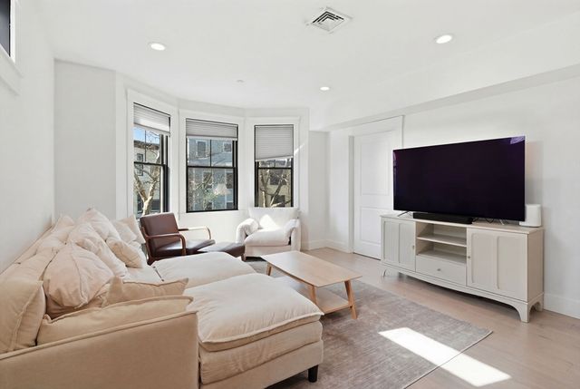 331 Chelsea St 3, Boston, MA 02128