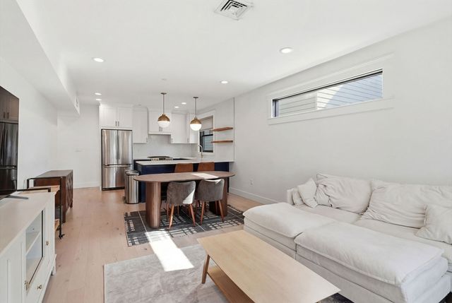 331 Chelsea St 3, Boston, MA 02128