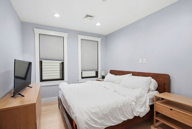 331 Chelsea St 3, Boston, MA 02128