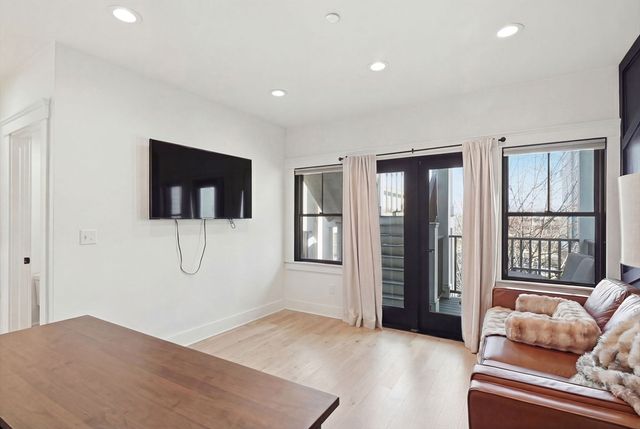 331 Chelsea St 3, Boston, MA 02128