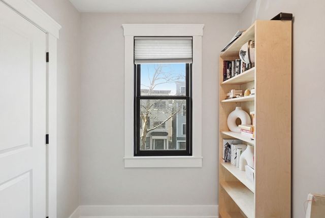 331 Chelsea St 3, Boston, MA 02128