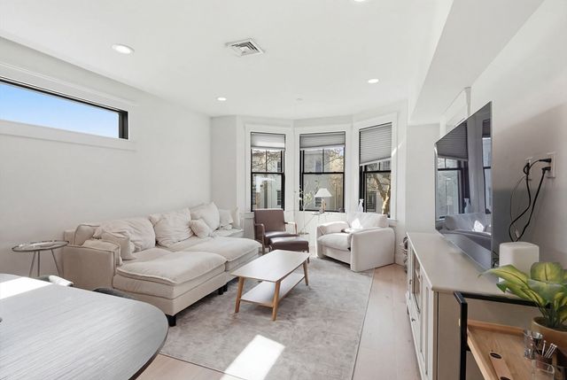 331 Chelsea St 3, Boston, MA 02128