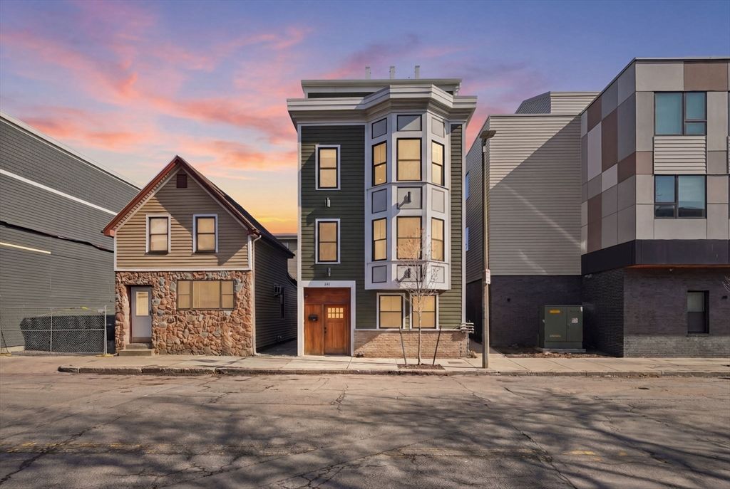 331 Chelsea St 3, Boston, MA 02128