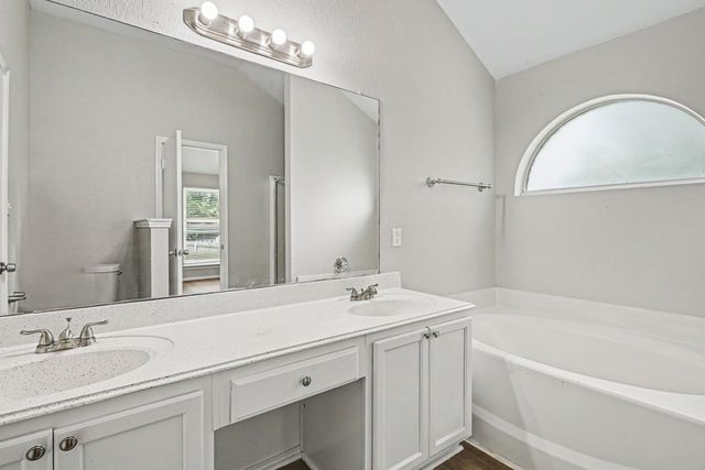 138 Kings Way Drive, Rhome, TX 76078