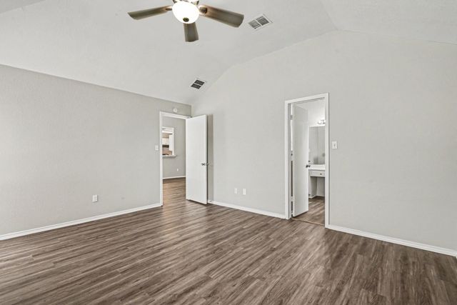 138 Kings Way Drive, Rhome, TX 76078