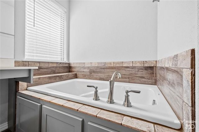 64 Benchmark Lane, Fayetteville, AR 72704