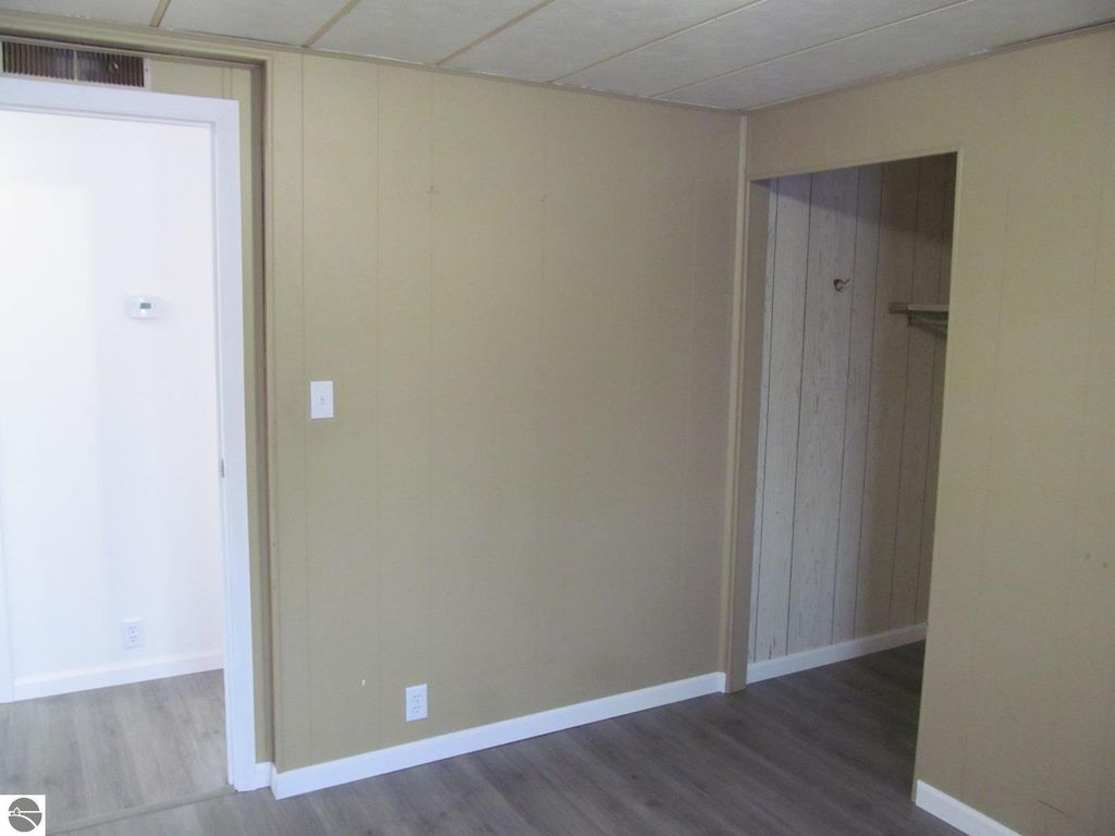 Image 10 of property listing at 21024 Meceola Road, Paris, MI 49338