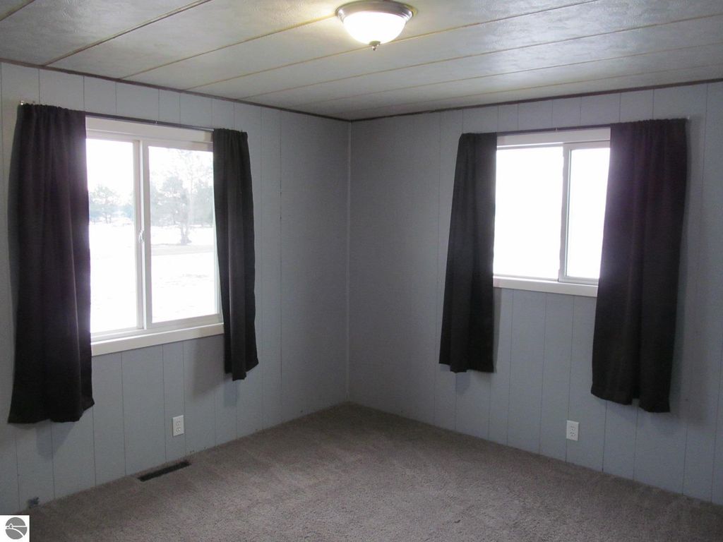 Image 16 of property listing at 21024 Meceola Road, Paris, MI 49338