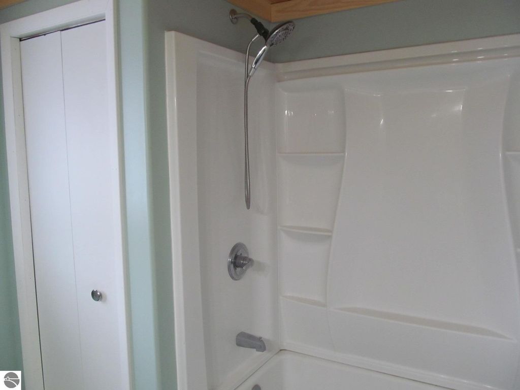 Image 19 of property listing at 21024 Meceola Road, Paris, MI 49338