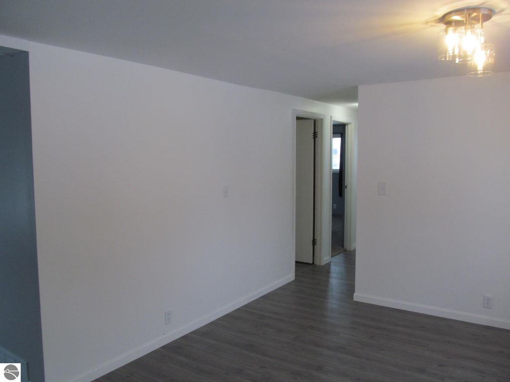 Image 8 of property listing at 21024 Meceola Road, Paris, MI 49338