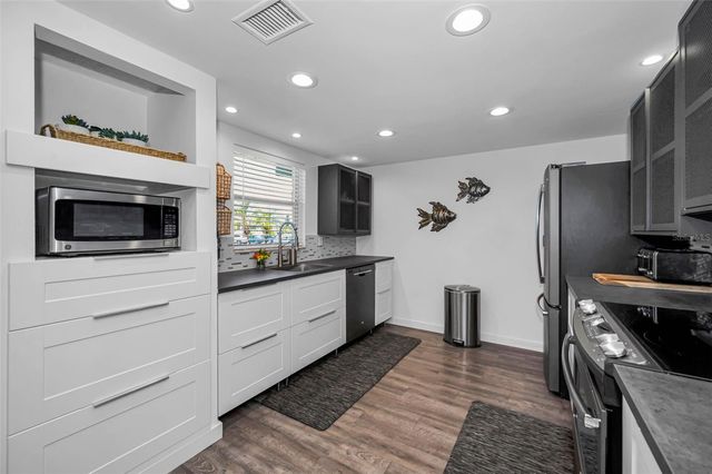 1250 S PINELLAS AVENUE 205, Tarpon Springs, FL 34689