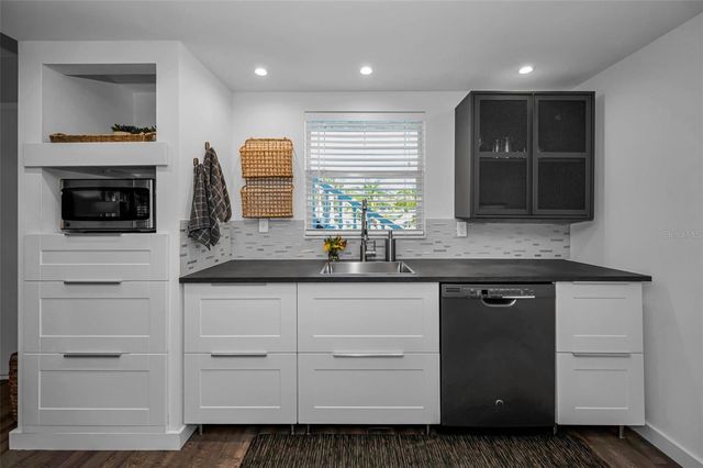 1250 S PINELLAS AVENUE 205, Tarpon Springs, FL 34689