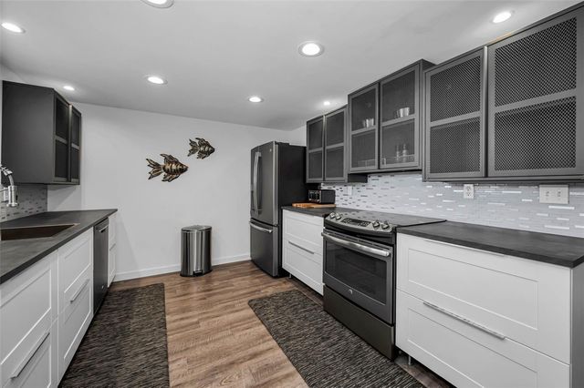 1250 S PINELLAS AVENUE 205, Tarpon Springs, FL 34689