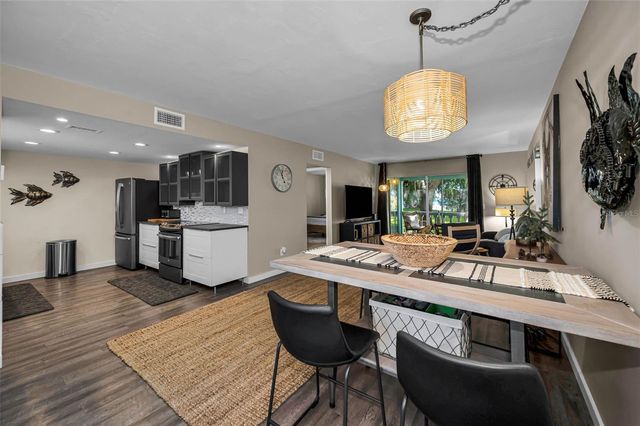 1250 S PINELLAS AVENUE 205, Tarpon Springs, FL 34689