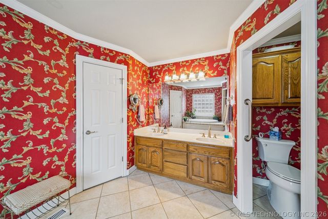 504 Oak Ridge Drive, Sand Springs, OK 74063