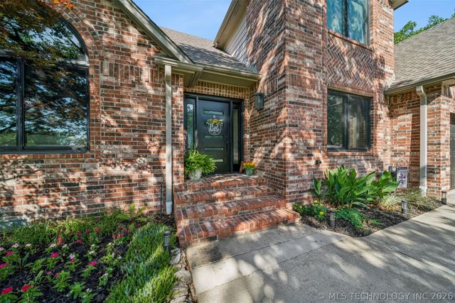 504 Oak Ridge Drive, Sand Springs, OK 74063