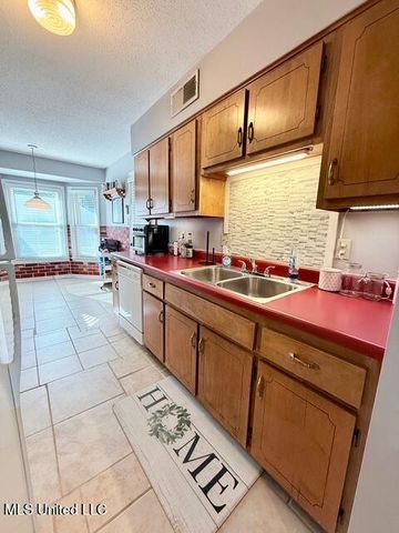 8147 Charleston Drive, Southaven, MS 38671