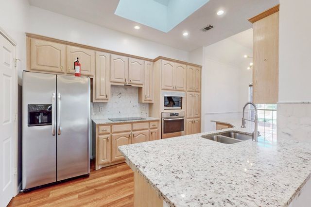 2710 Mum Drive, Richardson, TX 75082