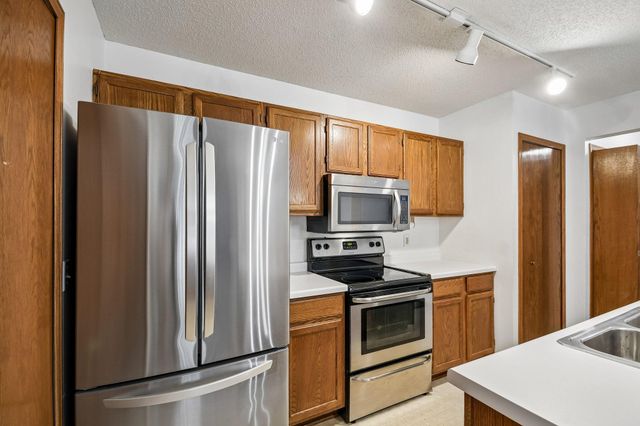 2580 Bedford Court 16, Mendota Heights, MN 55120