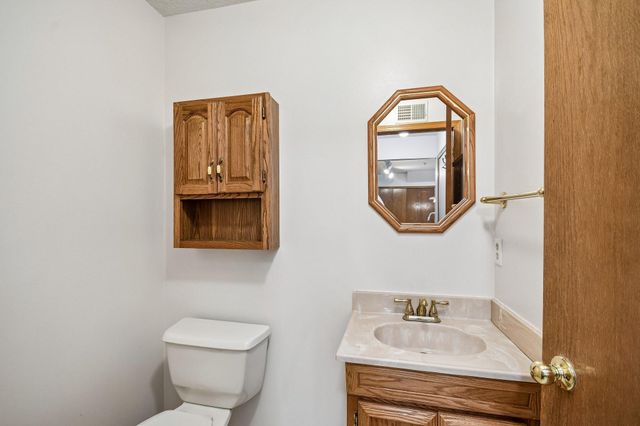 2580 Bedford Court 16, Mendota Heights, MN 55120