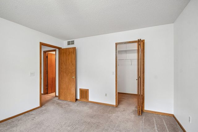 2580 Bedford Court 16, Mendota Heights, MN 55120