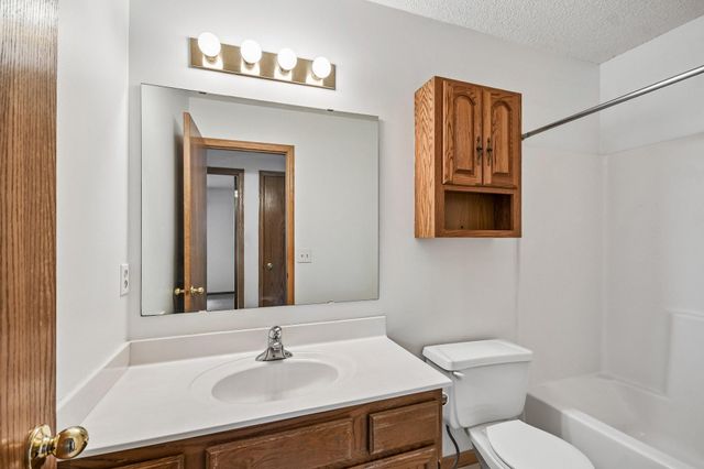 2580 Bedford Court 16, Mendota Heights, MN 55120
