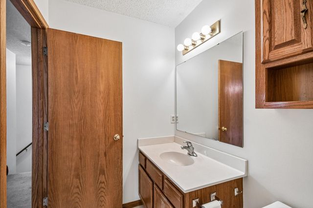 2580 Bedford Court 16, Mendota Heights, MN 55120
