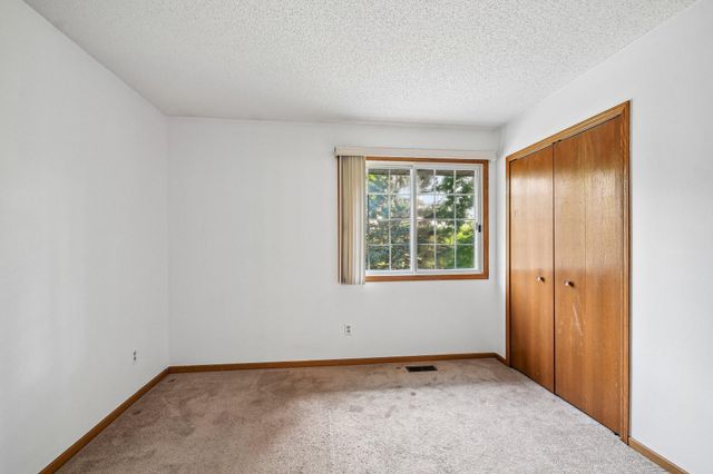 2580 Bedford Court 16, Mendota Heights, MN 55120