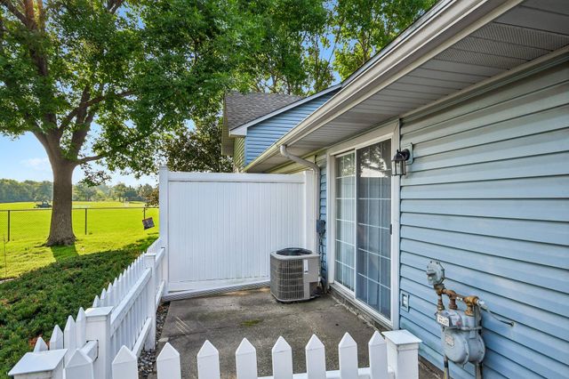2580 Bedford Court 16, Mendota Heights, MN 55120